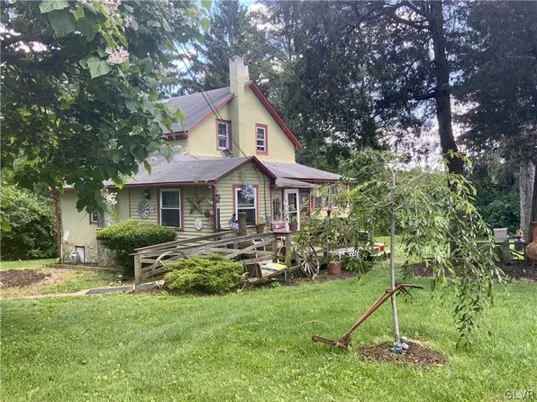 108 Snowdrift Ln, Nazareth, PA 18064