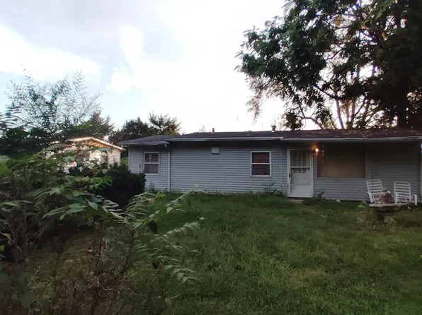 1106 Saint Michael Dr, Cahokia, IL 62206