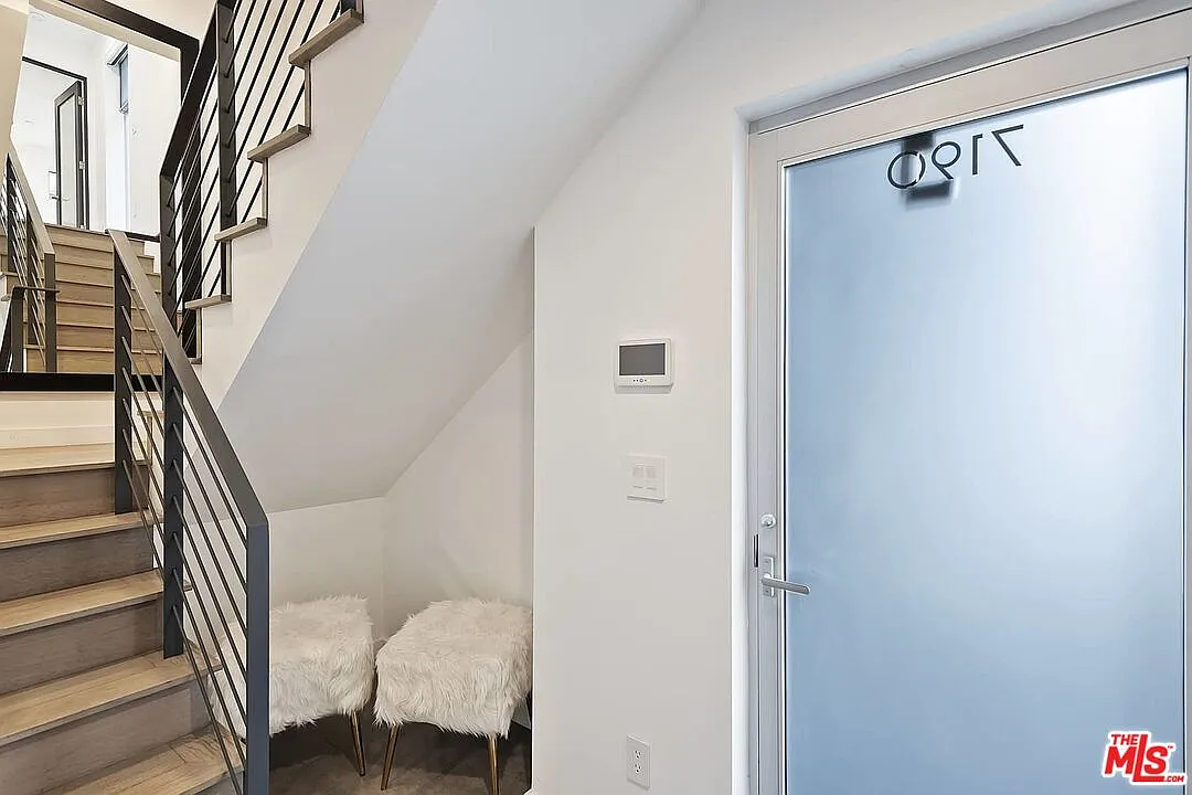 3 bed, 3.5 bath, 1701 sqft, $6,500 — Photo 3