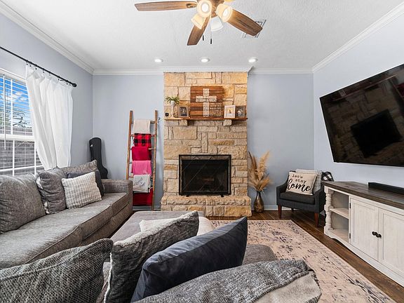 5th image of 746 E Lake Dr