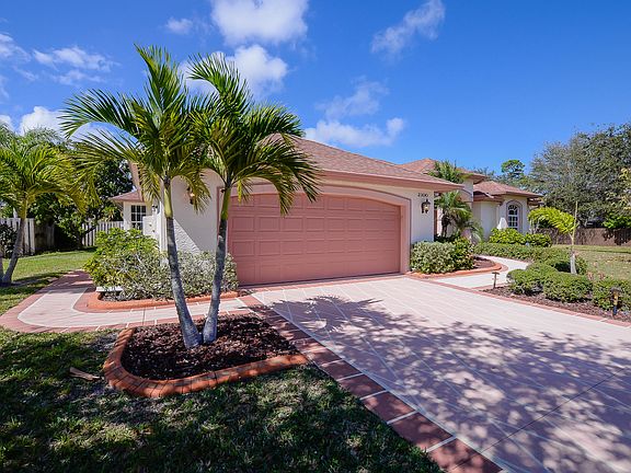 4th image of 2300 SE Rock Springs Drive
