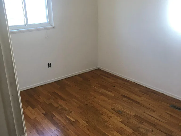 1301 W Lake Lansing Rd — Photo 13