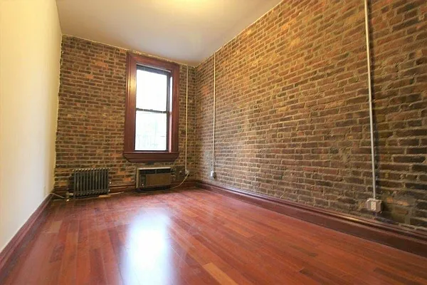 Rented by Dynamik Realty | media 32