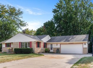 W178N5079 Roseway Ave, Menomonee Falls, WI 53051