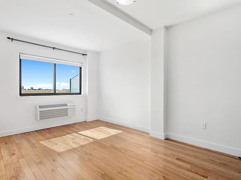 31-35 31st St #710 — Photo 9