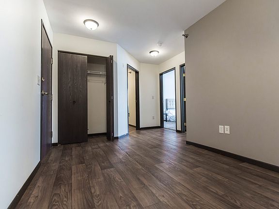 Autumn Ridge 1-2 Apartments ; Entrance