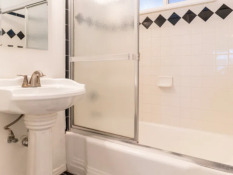 357 S Hoover St #4 — Photo 7