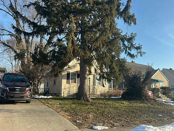 2nd image of 806 E Brighton Rd