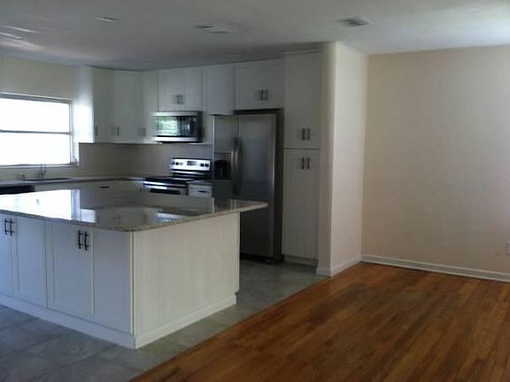 3rd image of 424 E Melbourne Ave