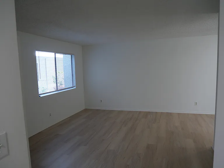 109 Roswell Ave #205 — Photo 14