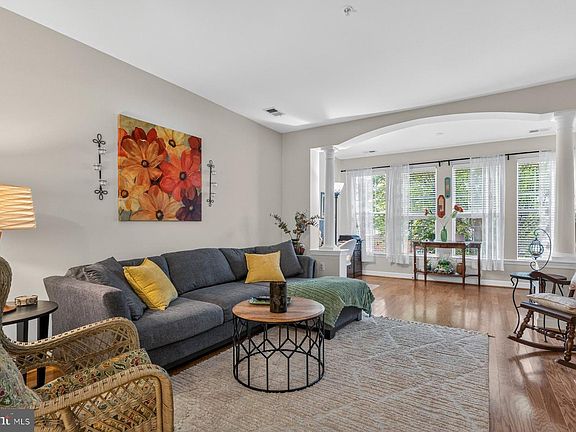 4th image of 800 Edelen Station Pl APT 204