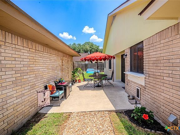 5th image of 121 Cabana Dr