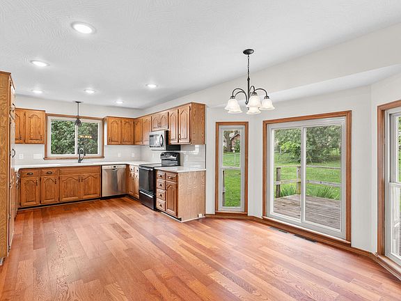 4th image of 901 N Dabney Street