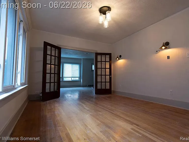 2257 Blaine St — Photo 3