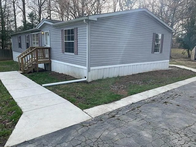 3 bed, 1560 sqft, $2,400 — Photo 2