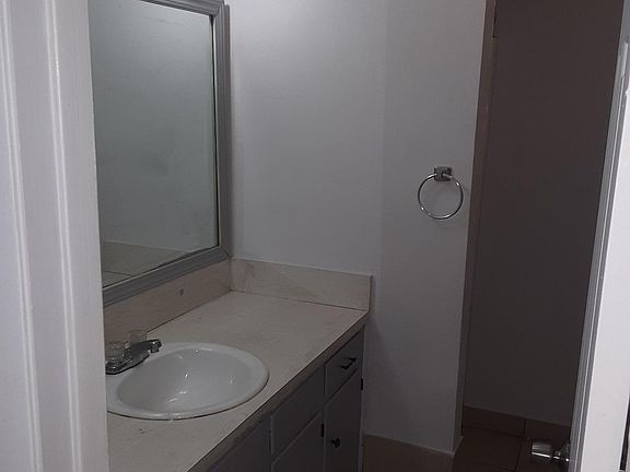 5th image of 306 Brentwood Dr E
