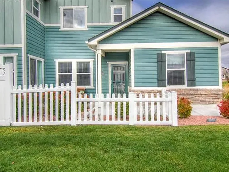 3 bed, 2.5 bath, 1704 sqft, $2,350 — Photo 2