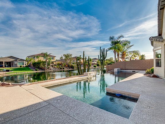 2nd image of 907 E La Costa Pl