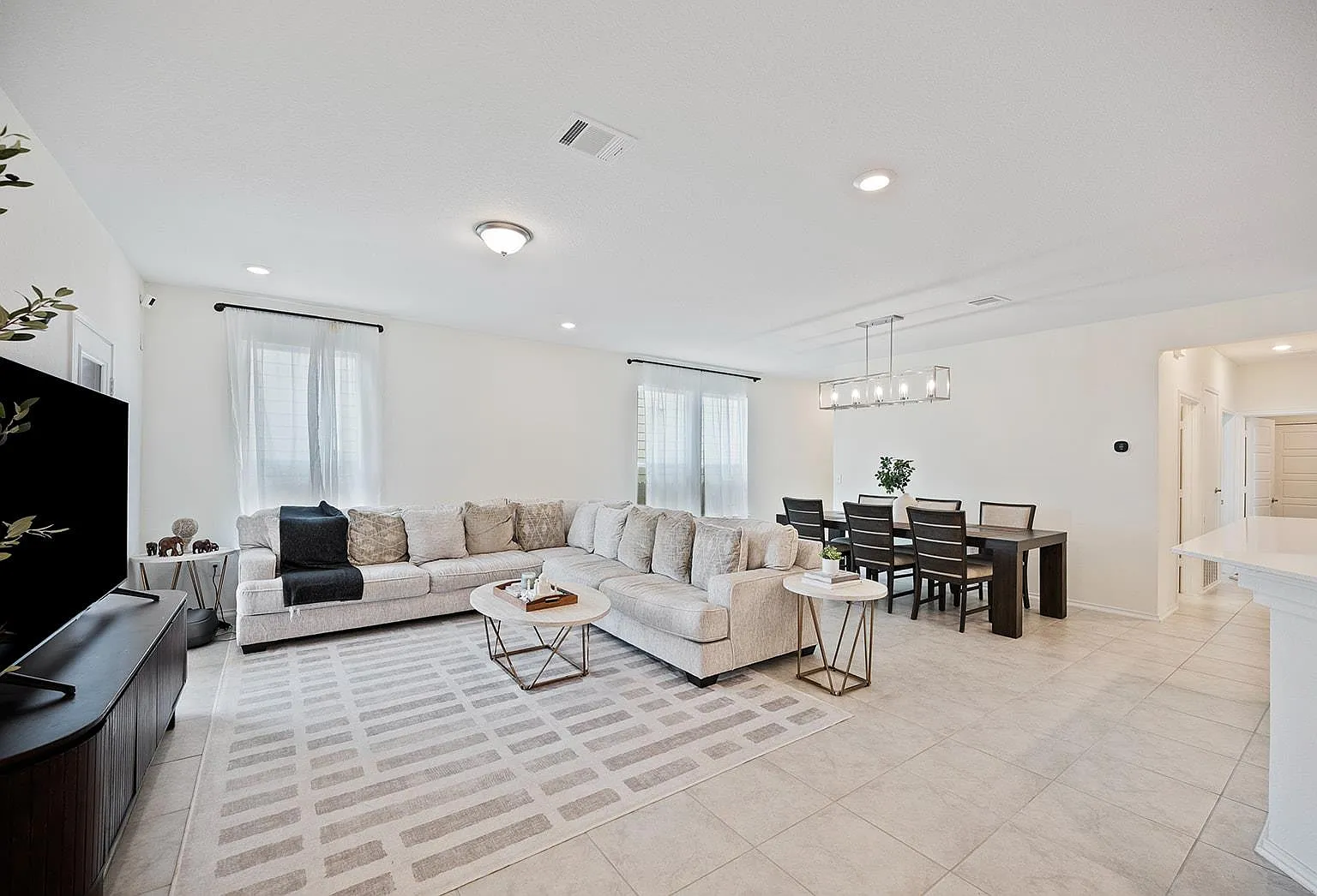 3 bed, 2.0 bath, 1547 sqft, $2,500 — Photo 3