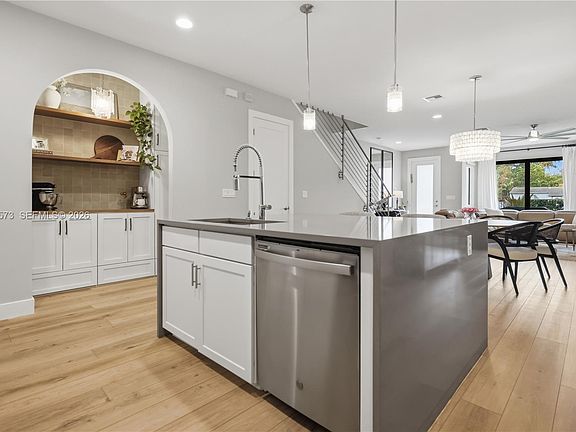 3rd image of 1408 SW 4th Ave