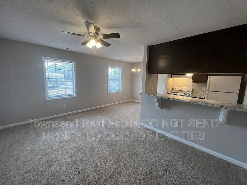 1 bed, 1.0 bath, 950 sqft, $875 — Photo 2