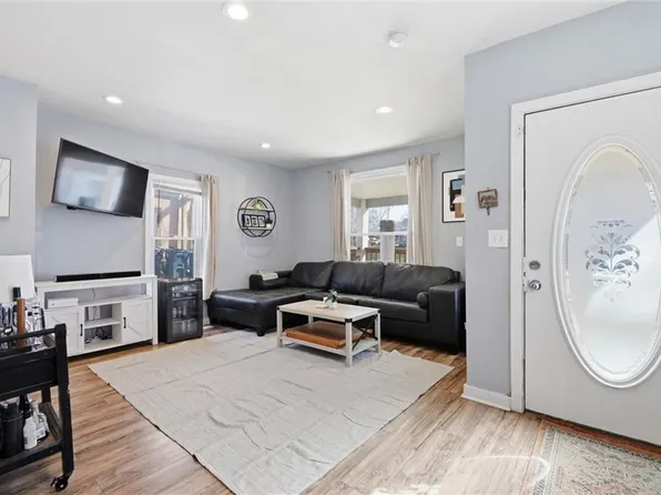 3308 Tracy Ave, Kansas City, MO 64109