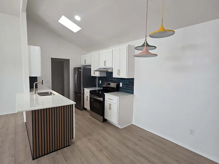 2307 N Lincoln Ave — Photo 8