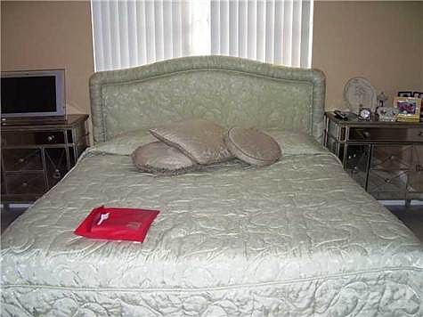 5th image of 3527 NE 168th St APT 402