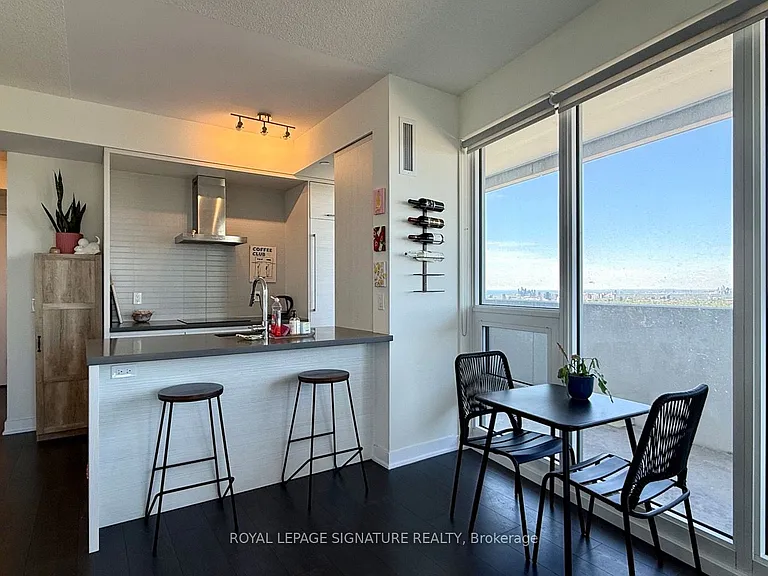 2221 Yonge St #3909 — Photo 7