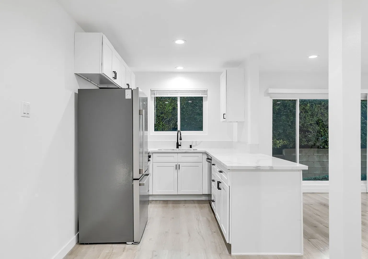 1138 Cardiff Avenue — Photo 2