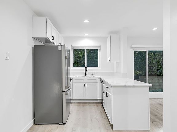 2nd image of 1138 Cardiff Ave APT 2