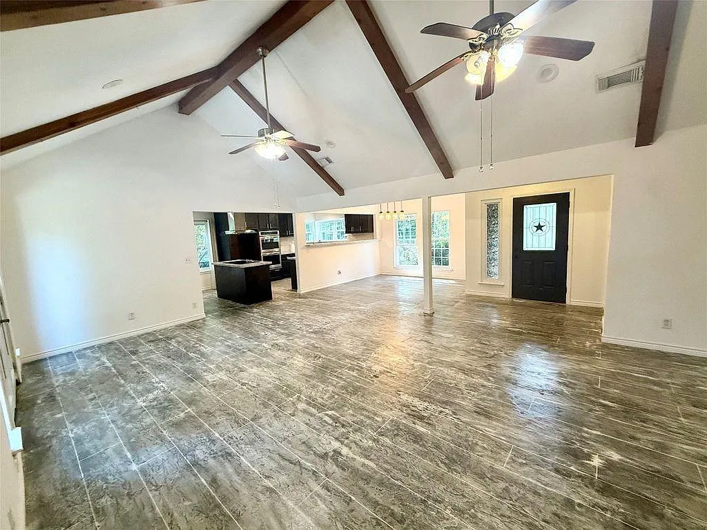 4 bed, 2.5 bath, 2044 sqft, $2,100 — Photo 2
