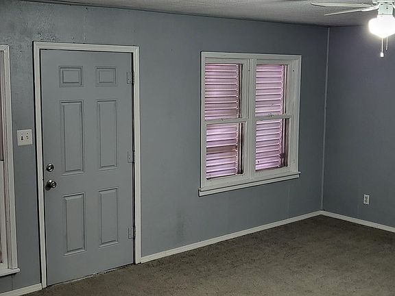 5th image of 411 SW 23rd Pl