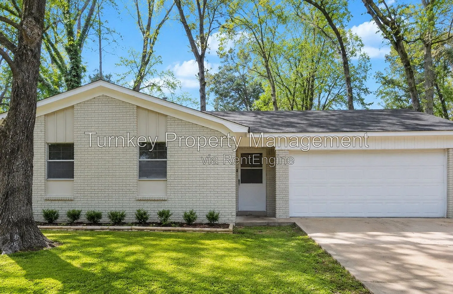 3 bed, 1.5 bath, 1100 sqft, $1,200 — Photo 1