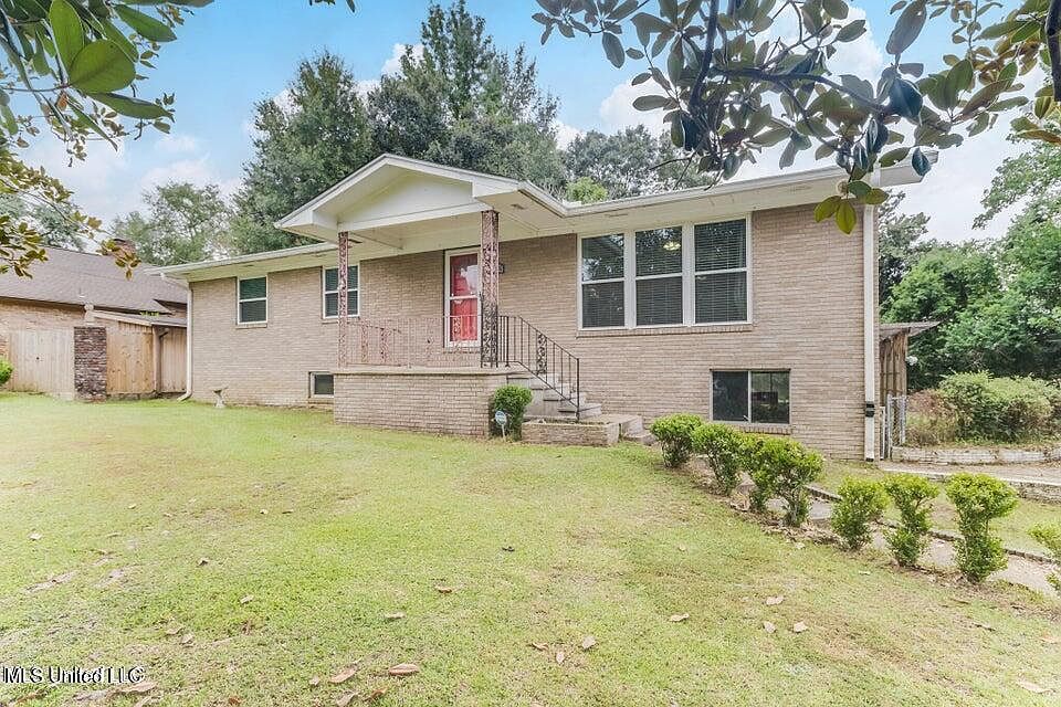 1st image of 15305R Northwood Dr