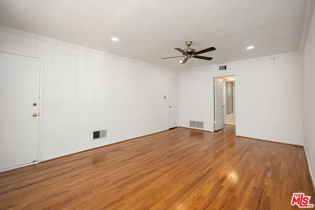 2 bed, 1.0 bath, 760 sqft, $2,950 — Photo 4