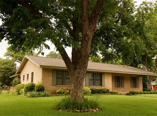 969 E Walnut St, La Grange, TX 78945