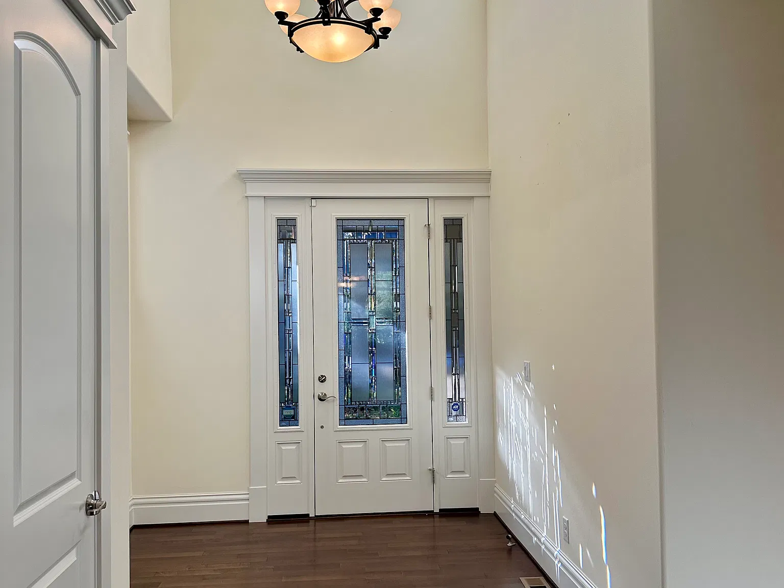 4 bed, 3464 sqft, $4,490 — Photo 2