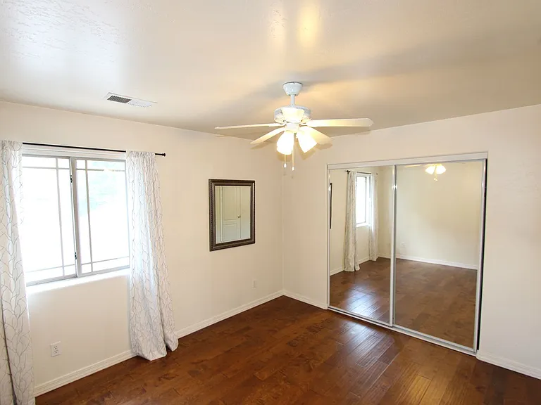 1897 W Camelot Dr — Photo 21