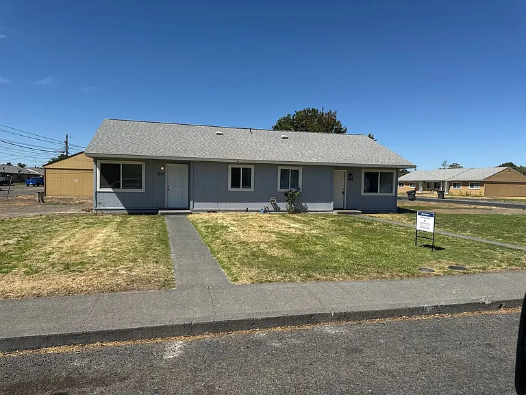 821 Cannon Ln — Photo 2