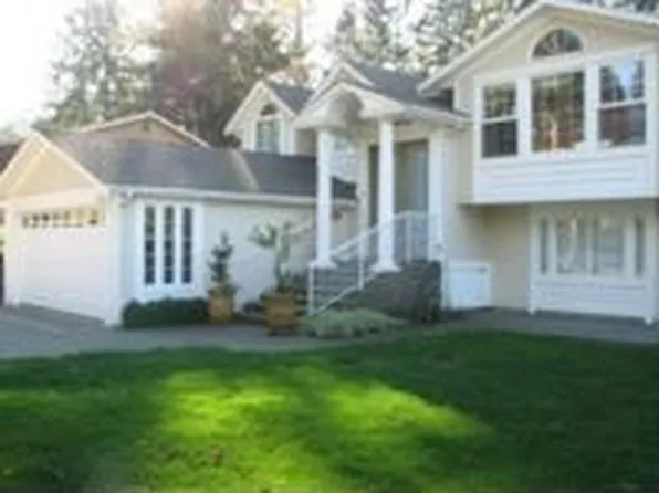 8211 Locust Ave E, Bonney Lake, WA 98391