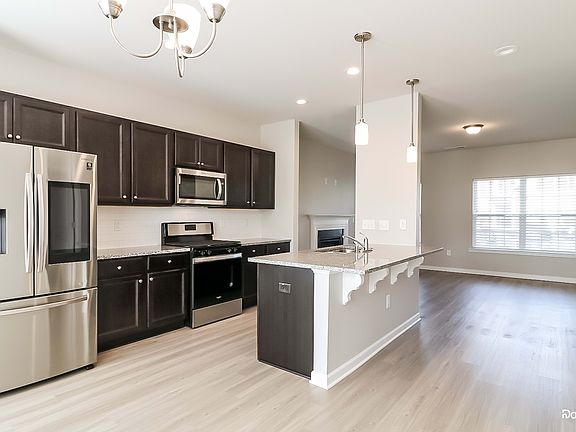 5th image of 319 Black Oak Ct