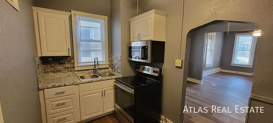 Open and renovated 1 bedroom-coming soon! — Photo 2