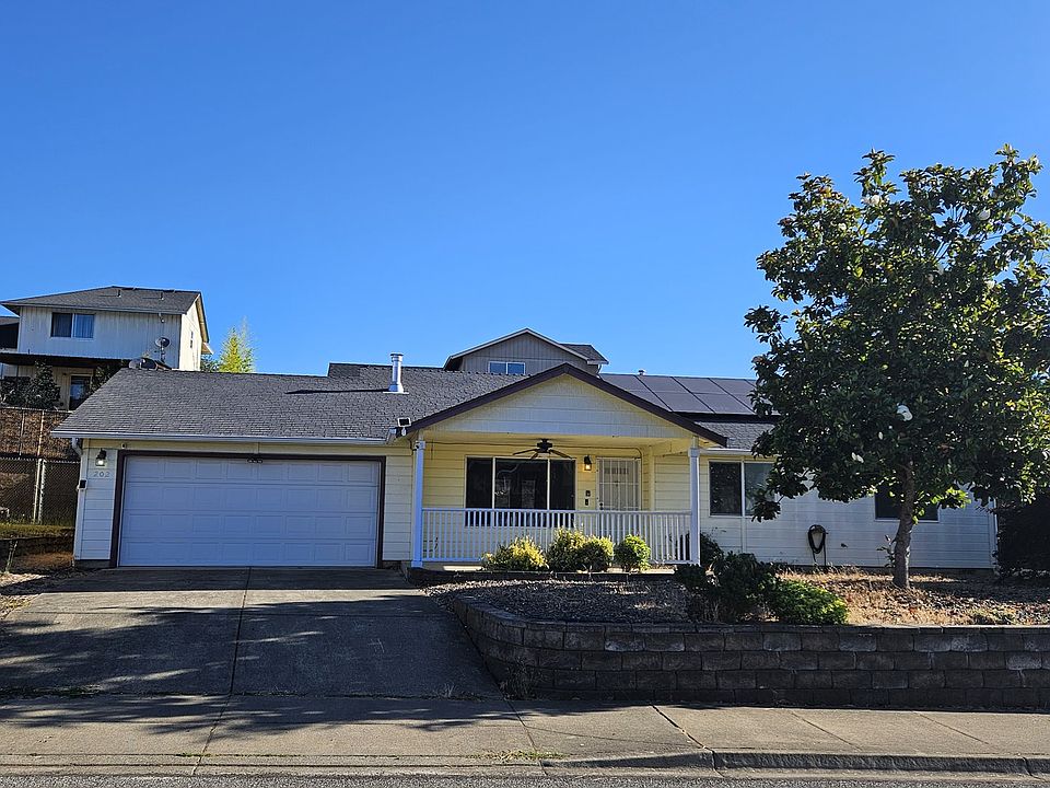 1st image of 202 NE Plum Ridge Dr