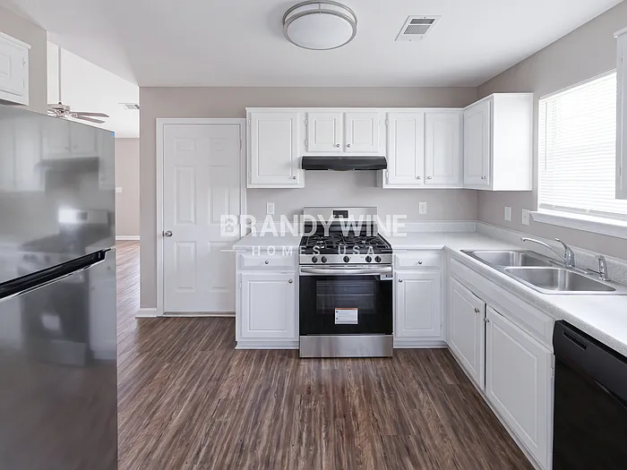 406 Sunny Field Ct — Photo 9