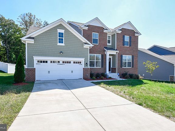 2nd image of 300 Hollycrest Pl