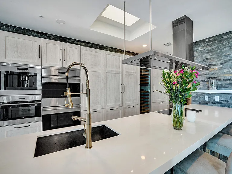 17301 Biscayne Blvd — Photo 18