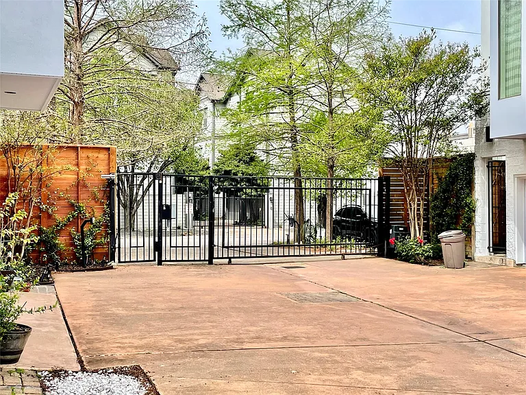 954 Patterson St — Photo 24