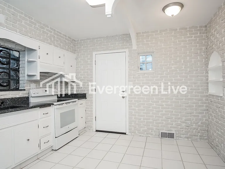 408 Tremont Ave — Photo 7