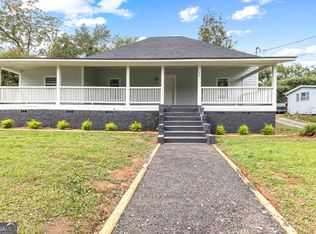 26 Pool Woods Dr, Grantville, GA 30220